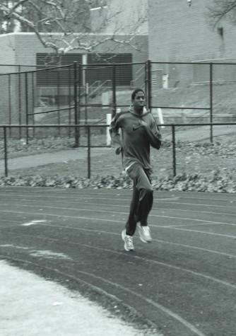 Seniors lead indoor track