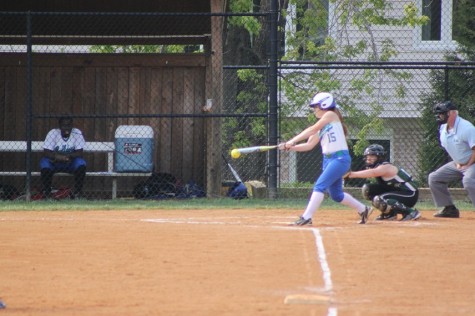 Despite injury, softball team stays focused