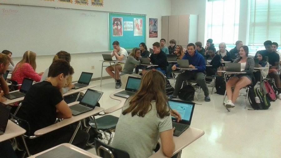 Nicole Van Tassell’s Honors Modern World class uses MCPS-provided Chromebooks to complete a close reading and answer questions.