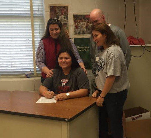 Senior Ashley Simpson signs to play lacrosse at the University of the Cumberlands 