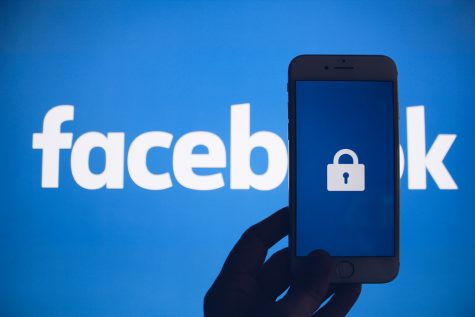 Facebook struggles with privacy issues