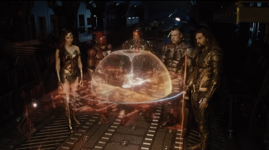 Visual effects like the hologram showed above were just one of the things that Zack Snyder nailed in his version. Additionally, great camera angle choice makes this scene one of the best in the movie. 