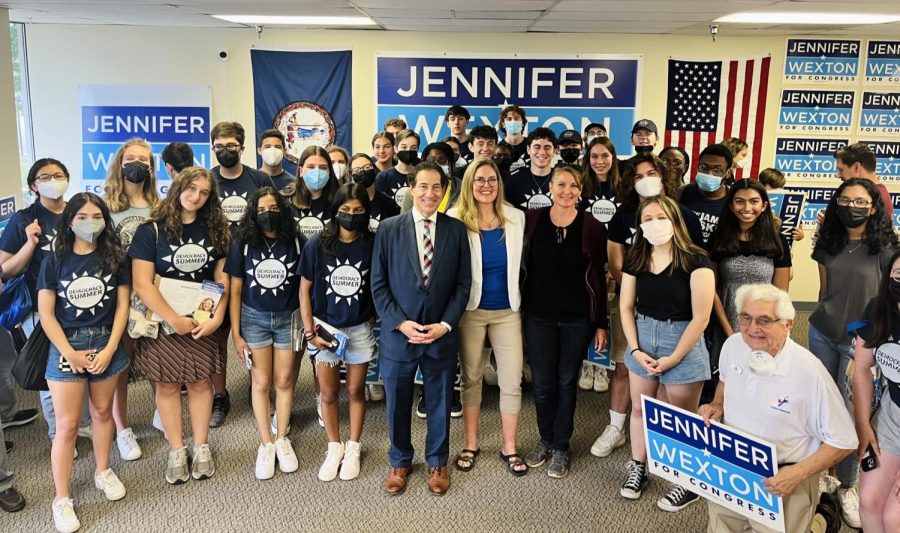 On July 16, 2022, Democracy Summer fellows meet Representatives Jennifer Wexton and Jamie Raskin to discuss the importance of canvassing during a mid-term election. 