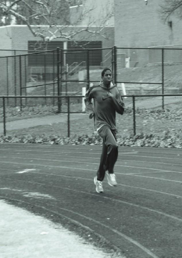 Seniors lead indoor track 