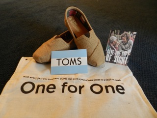 TOMS lets students give to charity while looking pretty 