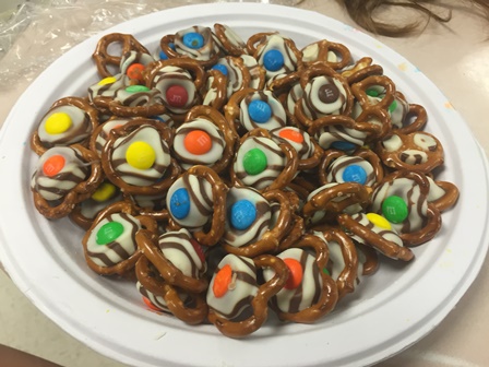 Hershey kiss pretzel pic2