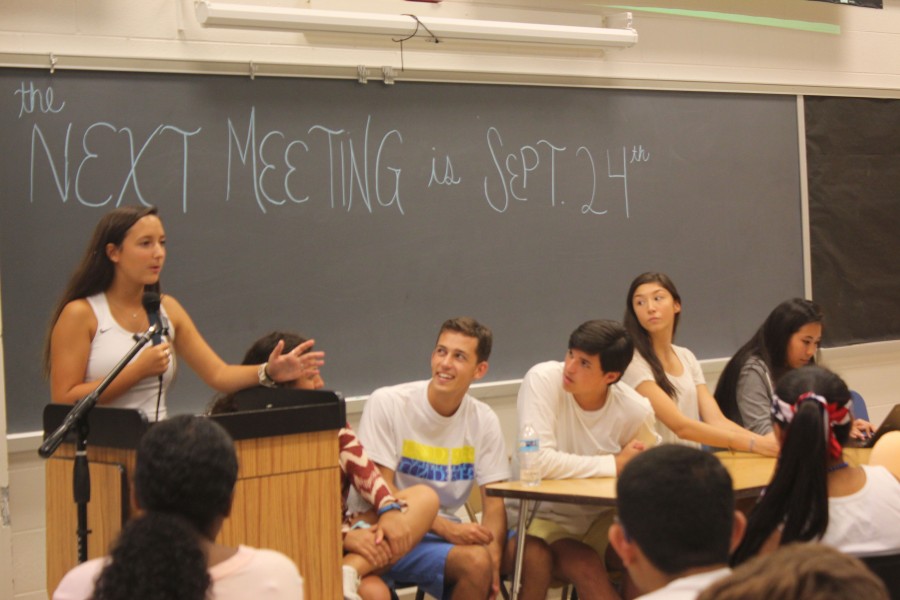 SGA officers seniors Sophia Giavotto, Raz Moayed, Matthew Lipson, Sebastian Paez and Isabel J0rdan led the first Senate meeting Sept. 8. 