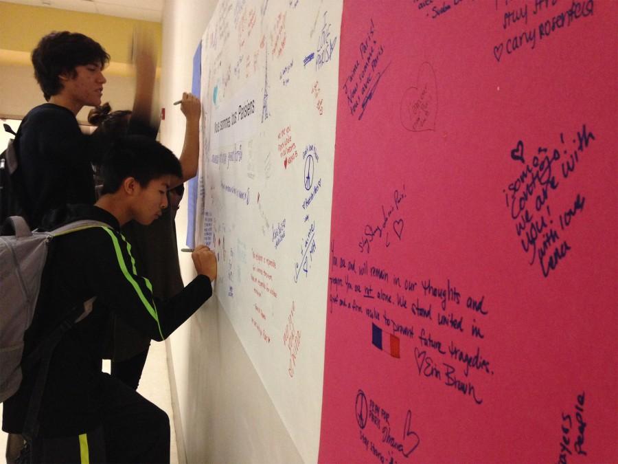 Students+wrote+messages+to+people+in+Paris+on+a+banner+in+the+art+hallway.+Art+teacher+Paul+Dermont+placed+the+flag+at+the+French+embassy+on+Monday+Nov.+16.+