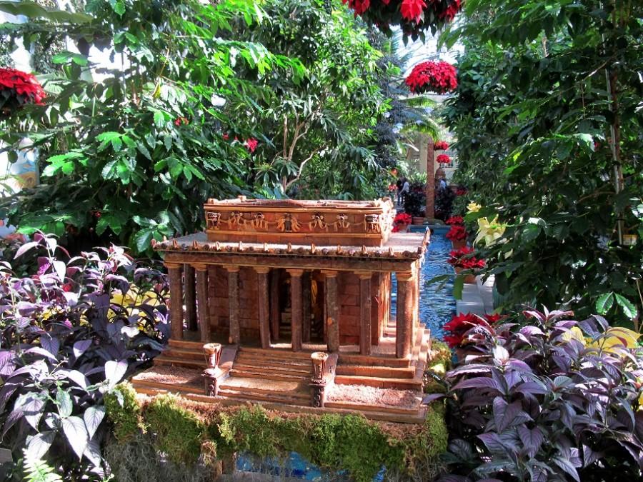 The Botanic Garden contains miniatures of famous D.C. landscapes created entirely from plant material. Above is a miniature of the Lincoln Memorial and below is a reproduction of the Washington Monument.