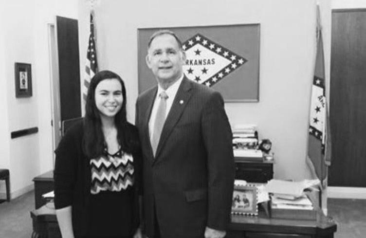 Senior Sarah Renberg met with Senator John Boozman  to discuss the benefits of vision therapy. 