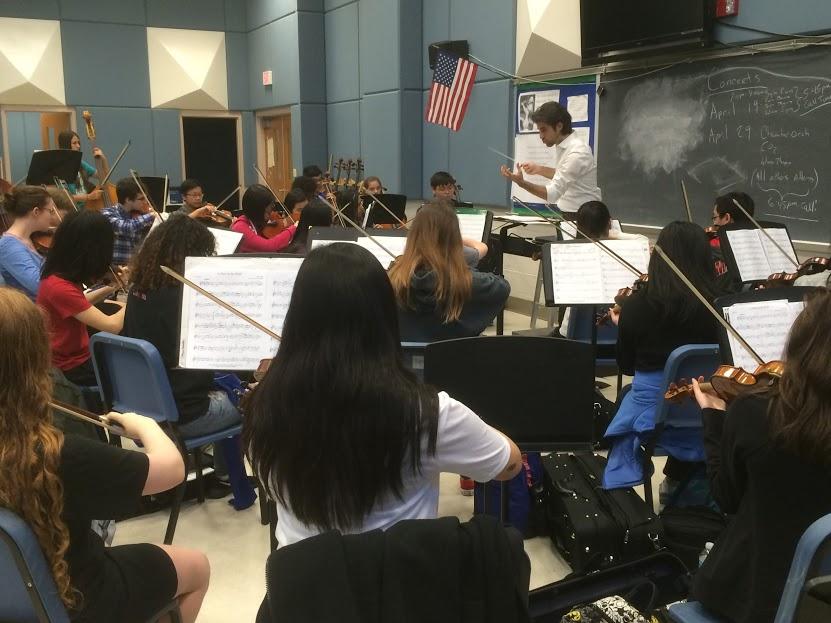 Sanz conducts the Honors Symphonic orchestra.