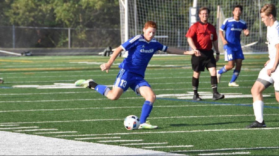 Senior captain Jack Stern kicks the ball in a recent game. The boys soccer team is off to a
4-1-2 start and hopes to make it deep into the playoffs this year.