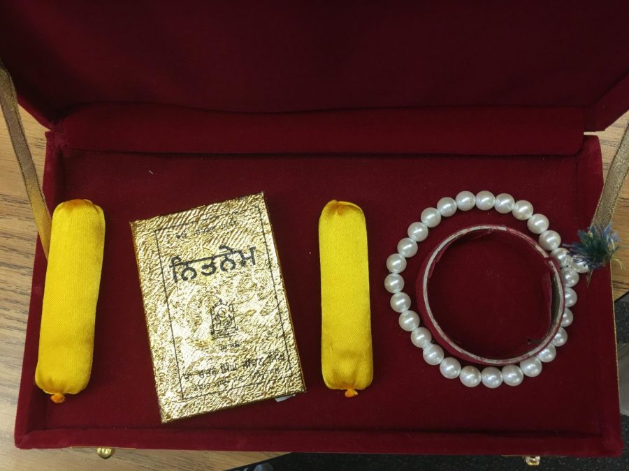 A+traditional+book+of+daily+prayers%2C+known+as+a+the+Nitnem%2C+on+display+at+the+WCHS+seminar.+To+its+right+is+a+traditional+beaded+bracelet+that+Sikhs+count+while+praying.+