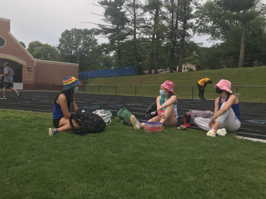 Sophomore Zara Kanold-Tso (left) talks with her friends after a Track meet on June 1st. Although masks are no longer required, Kanold-Tso prefers to keep it on as an extra safety precaution.