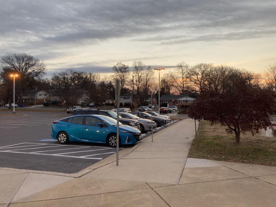 The+WCHS+parking+lot+on+the+morning+of+Dec.+6.+While+getting+to+see+the+colors+of+the+sunrise+over+Gainsborough+Road+are+a+treat%2C+students+should+not+have+to+see+them+because+schools+should+start+later.