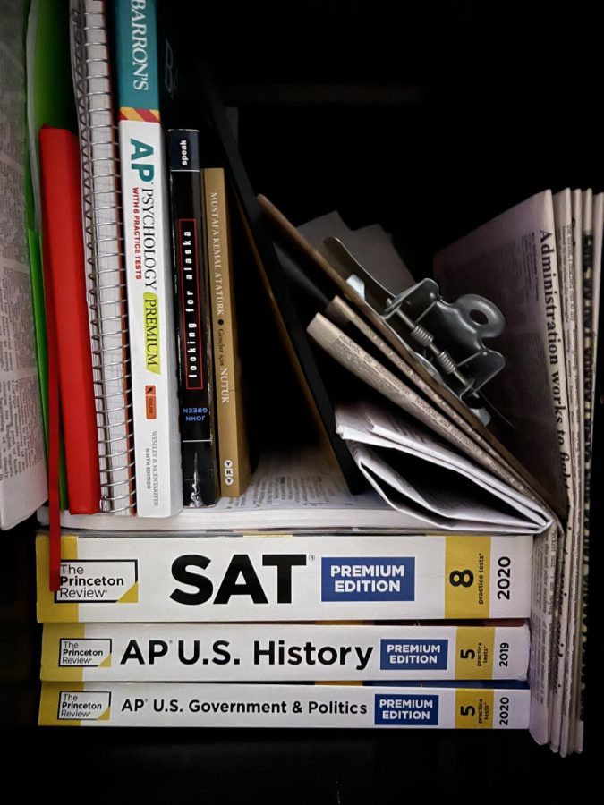 Review+books+are+extremely+helpful+in+preparing+for+the+SAT%2C+and+with+new+changes+to+the+standardized+test%2C+success+rates+for+good+scores+are+more+likely.+