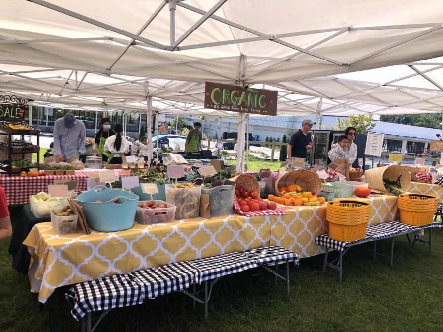 A stand in Milk Lady Markets in Cabin John Village offers a variety of organic produce from local farms, ranging from peppers to peaches.