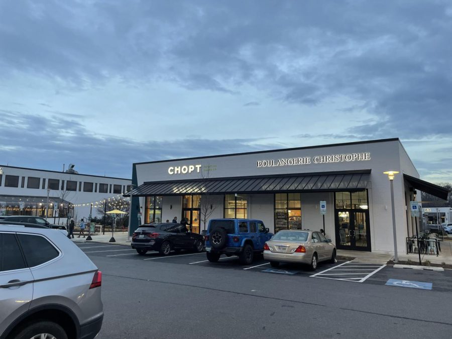 Chopt and Boulangerie Christophe are two new stores in the Cabin John shopping center, but the shopping center is still not all that is needed. 