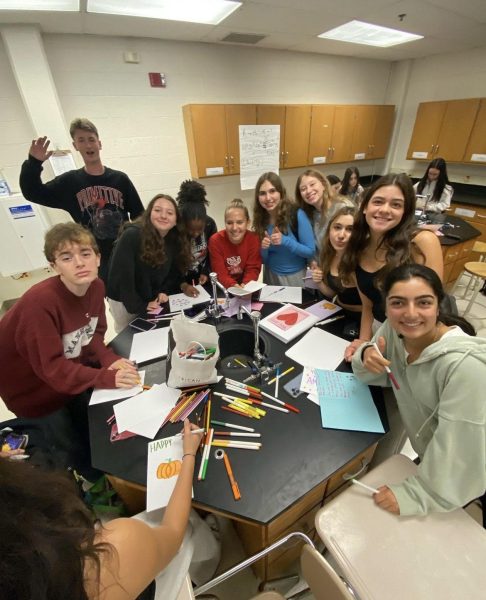 WCHS students create handmade cards to send to the Cards for the Hospitalized Kids organization during the clubs meeting on Sept. 28, 20244, in room 249.